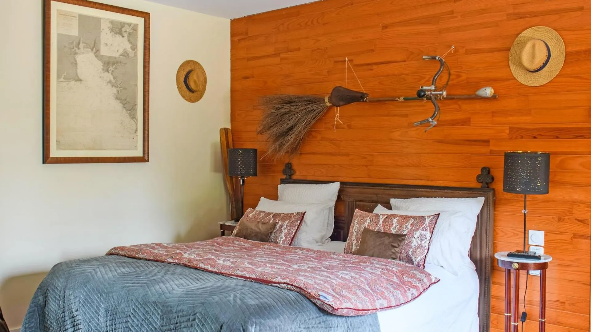 Les Pierres Bleues Bed & Breakfast Saint-Coulitz 0*,  France