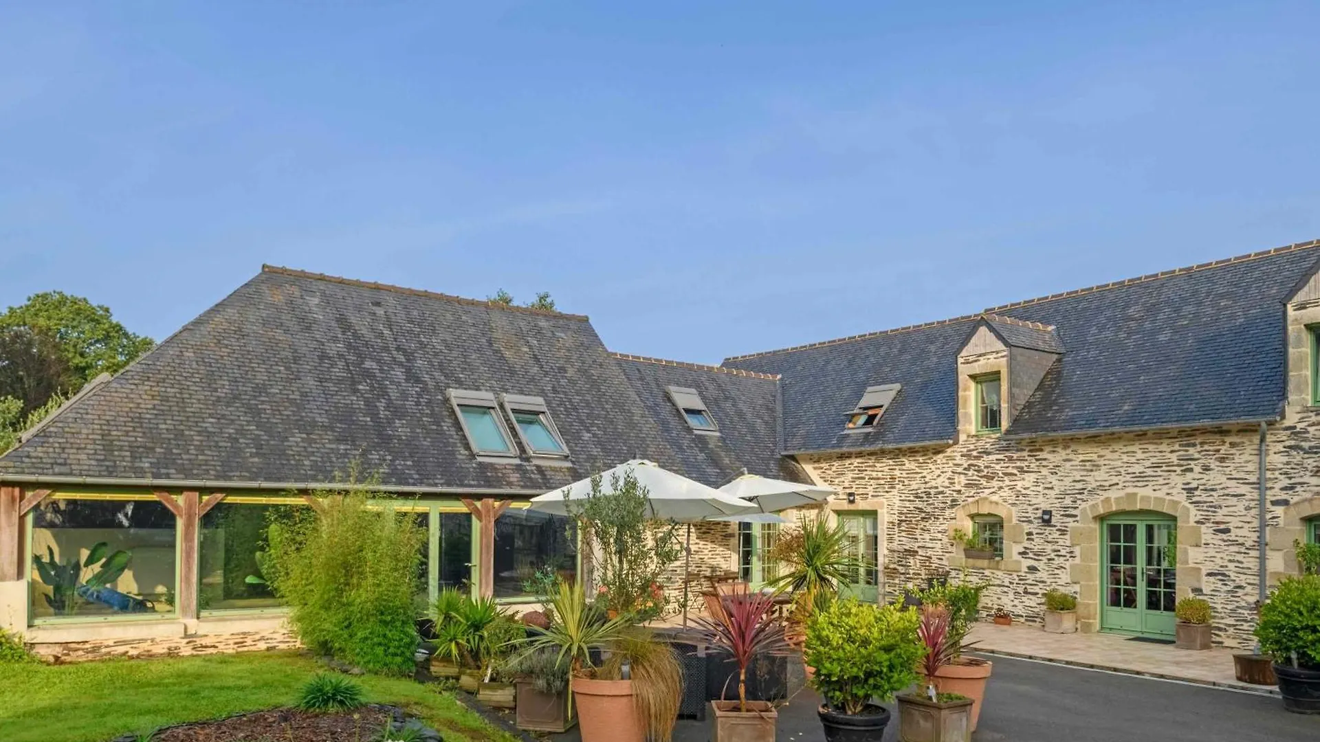 Les Pierres Bleues Bed & Breakfast Saint-Coulitz
